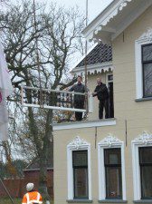 Het pand oogt oud, maar heel veel is nieuw, zoals de hekwerken op de verschillende balkons