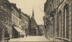 Een historische foto van de Catharinastraat in Breda. Rechts het door de familie Fluitman bewoonde pand, dat nu in de stijl van 1866 terug wordt gebracht.