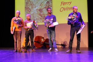 Winnaars bij imitatiemarmer 'Trets': Josef De Baets en Jan Schouteten (allebei 3e prijs), Emiel Ruiter (2e prijs) en Ferry Ovink (1e prijs, opgehaald door zijn vader).