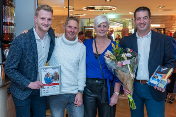 De mensen van Sommer Schilderwerken gaan blij huiswaarts met een award